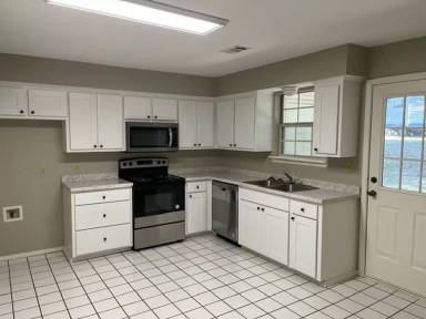 Main picture of 50 Lynnwood Cv