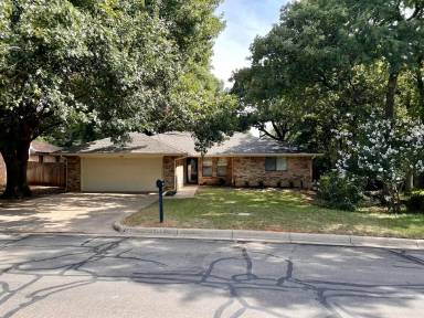 Main picture of 5409 Parliament Dr