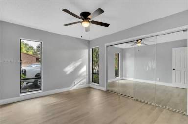 Main picture of 6194 Pine Tree Ln