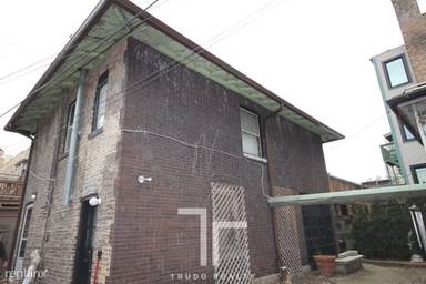 Main picture of 925 W Winona St