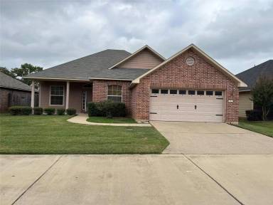 Main picture of 112 Clear Brooke Dr