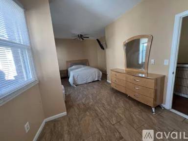 Main picture of 1103 W Wingohocking St