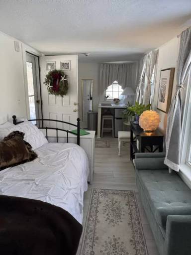 Main picture of 125 Shore St