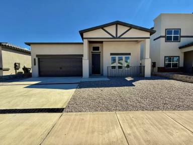 Main picture of 15164 Ambition Ave