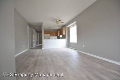 Main picture of 830 S Broadway Ave