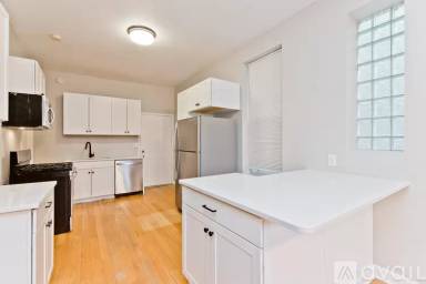 Main picture of 2117 N Winchester Ave