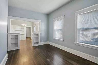 Main picture of 2131 Lyndale Ave N
