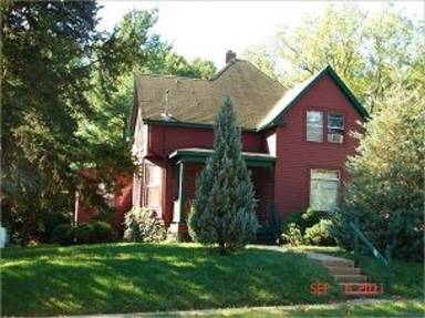 Main picture of 1211 1/2 E Burlington St