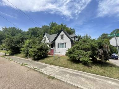 Main picture of 909 S McLean Blvd