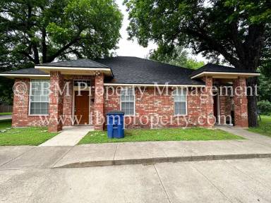 Main picture of 1001 N McKinney St