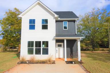 Main picture of 200 Lincoln Dr