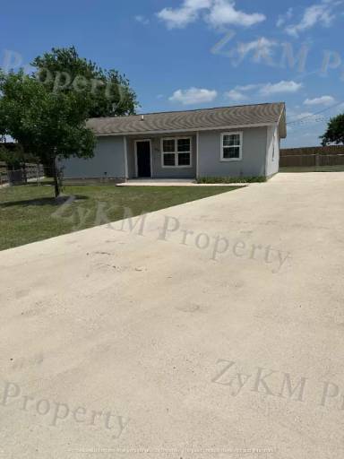 Main picture of 220 Matthew Ln