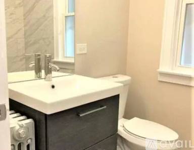 Main picture of 1432 W Farragut Ave