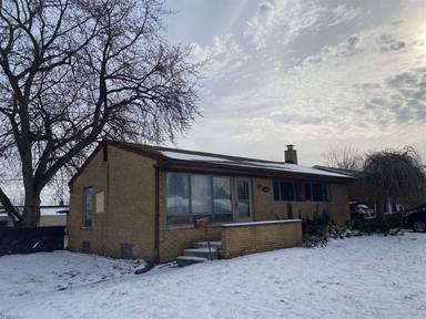 Main picture of 21860 Schroeder Ave