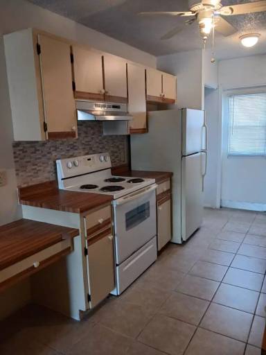 Main picture of 512 W Rosewood Ln