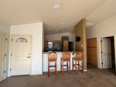 Main picture of 4560 Redwood St