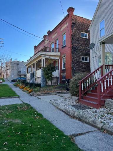 Main picture of 1380 W 116th St