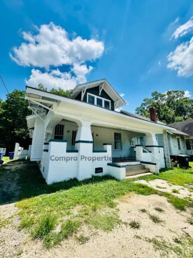 Main picture of 702 Kenan St W