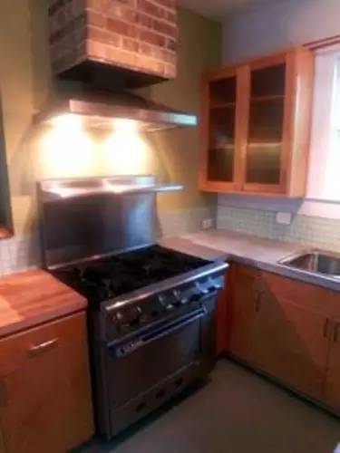 Main picture of 306 W 37th St