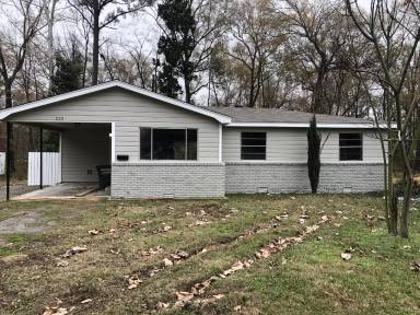 Main picture of 225 Laurel St