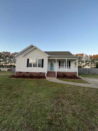 Main picture of 120 Cedarhurst Ln