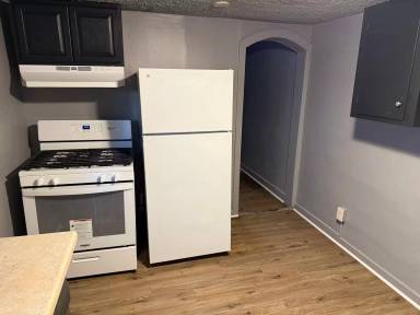 Main picture of 109 1/2 S Jackson St