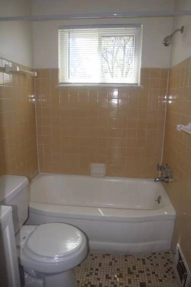 Main picture of 22400 Euclid Ave