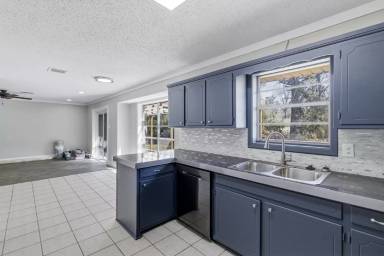Main picture of 32 Forest Dr