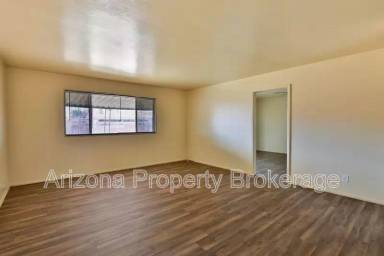 Main picture of 3940 W Glenn Dr