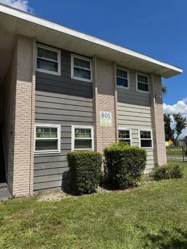 Main picture of 801 Sky Lake Cir