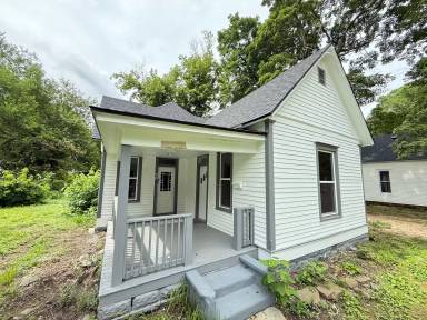 Main picture of 30 W Anderson St