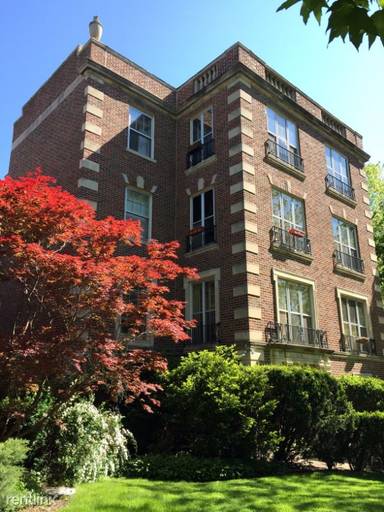 Main picture of 7312 N Greenview Ave
