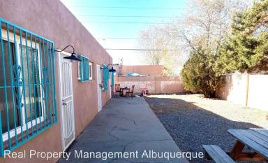 Main picture of 525 Mesilla St SE