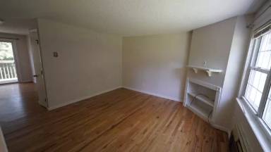 Main picture of 37 Crystal Ln