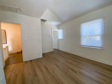 Main picture of 125 W Micheltorena St