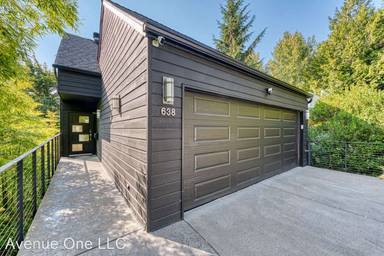 Main picture of 638 32nd Ave E