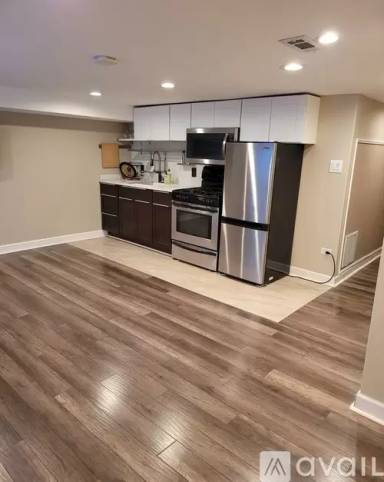 Main picture of 1528 W Augusta Blvd