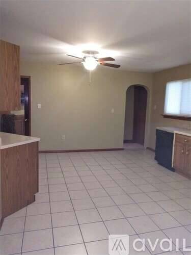 Main picture of 104 Handler St