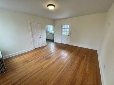 Main picture of 1015 Enfield St