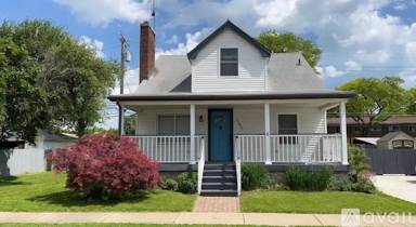 Main picture of 22833 Pleasant St