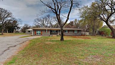 Main picture of 1409 E Covell Rd