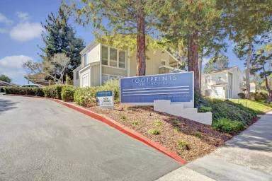 Main picture of Footprints on the Bay