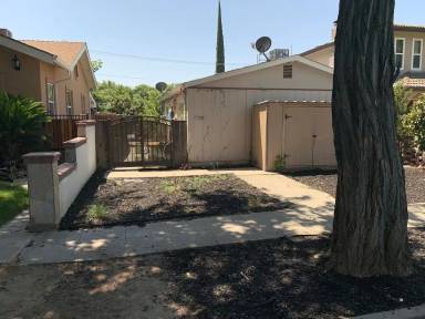 Main picture of 124 W 8th St