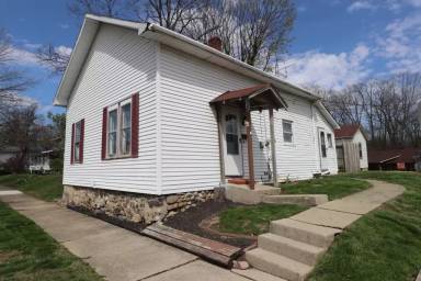 Main picture of 198 E Teetor Rd