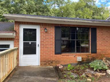 Main picture of 5136 Hackett St NE
