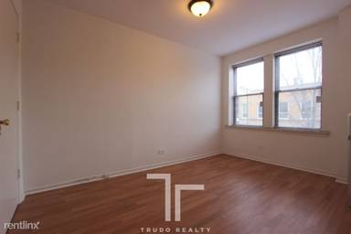 Main picture of 3933 N Clarendon Ave