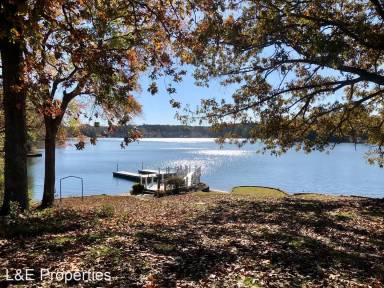 Main picture of 411 Horseshoe Dr