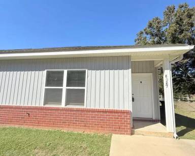 Main picture of 8927 Untreiner Ave