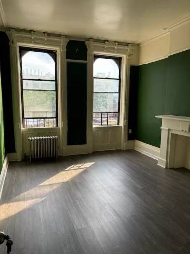 Main picture of 1639 Broadway