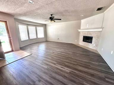 Main picture of 5018 57th St